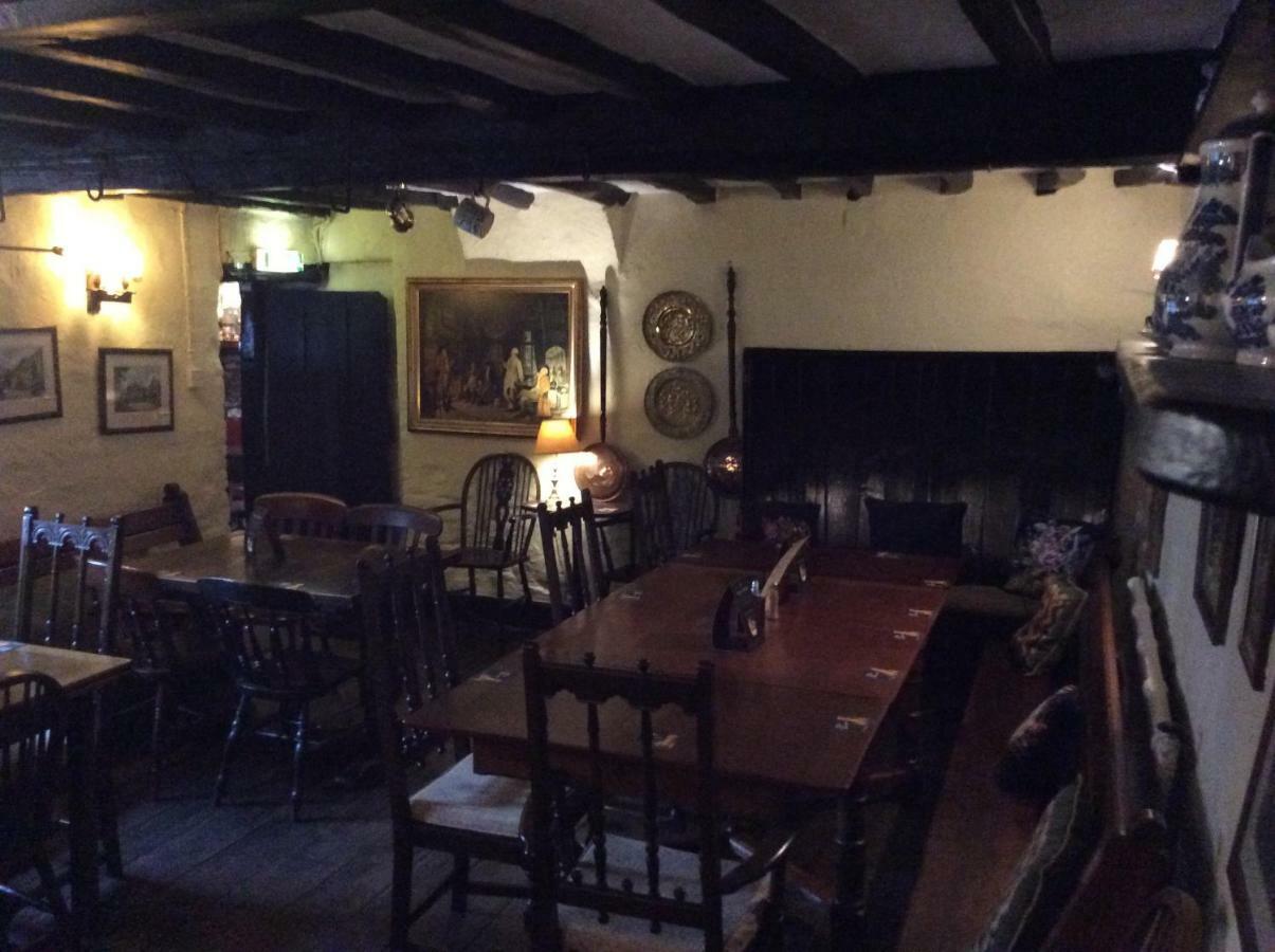 Bear Inn - Bisley Bisley  Экстерьер фото