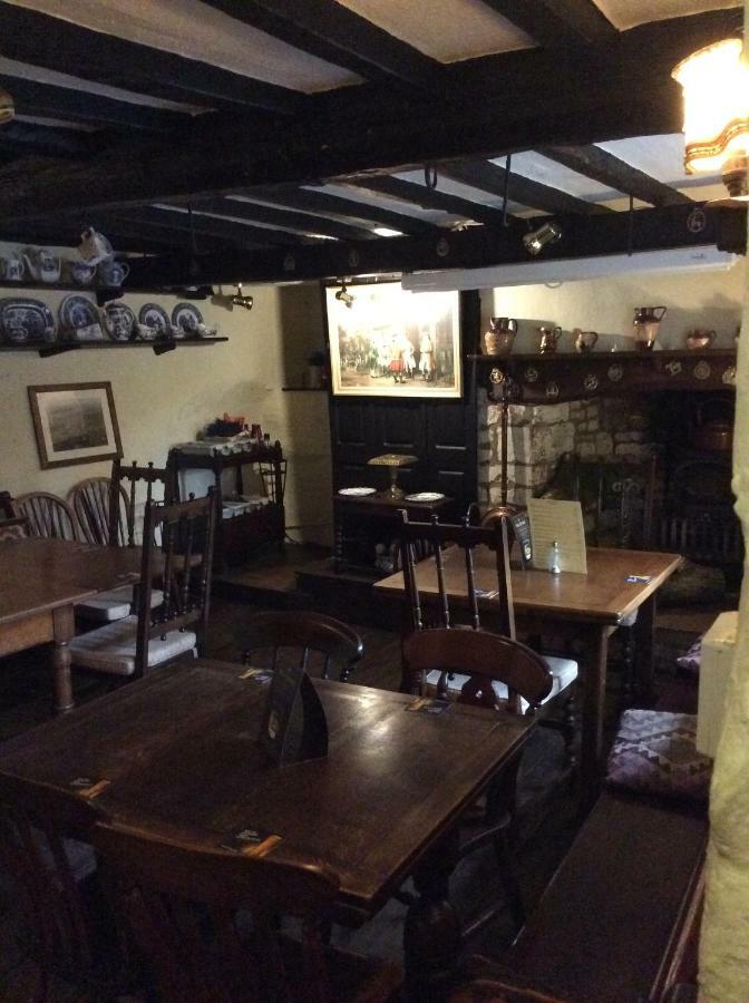Bear Inn - Bisley Bisley  Экстерьер фото